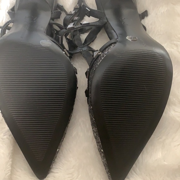 Look like Valentino 💗 - Picture 4 of 6